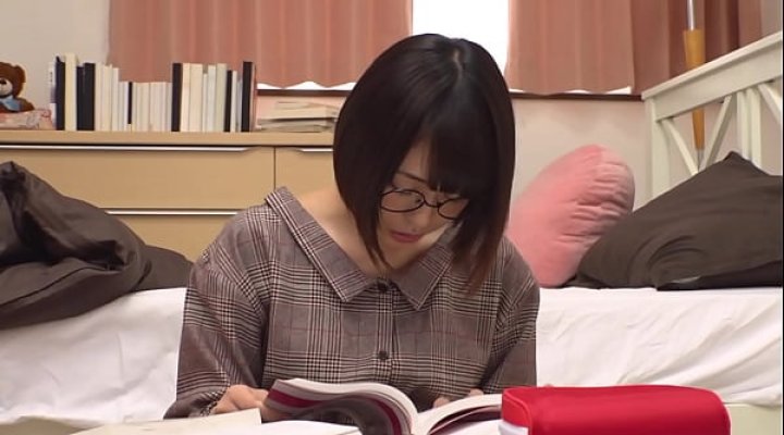 Https://Bit.ly/3Ij7L7J　むっつり文系メガネっ子3姉妹知的好奇心→性的欲求へ！？書籍の世界でしか知らなかった男性器を目撃し痴態を晒し大暴走！ 想像よりも逞しくスケベ心を煽る卑猥なフォルム(男性器)に大発情！【パート2】