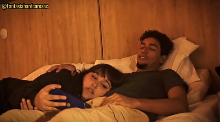 Tengo Sueño Hermanastro, Dejame Acostarme En Tus Piernas, Pero No Metas Tu Pene En Mi Boca Por Favor!!