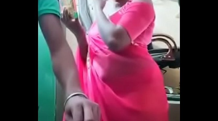 Swathi Naidu Sexy While Dress To Saree