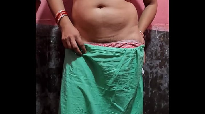 Desi Wife Is Shaving Her Pussy