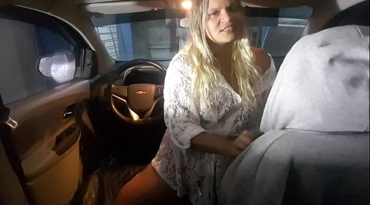 Travessuras Escondida Dentro Do Carro Da Empresa