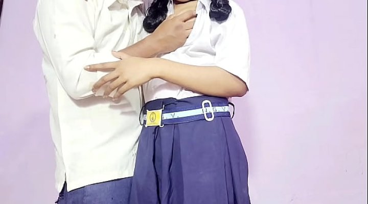 देसी लड़की के प्यारे  सैतेले भाई ने ट्यूशन से आते ही उन्हें चोदना सुरू कर दिया