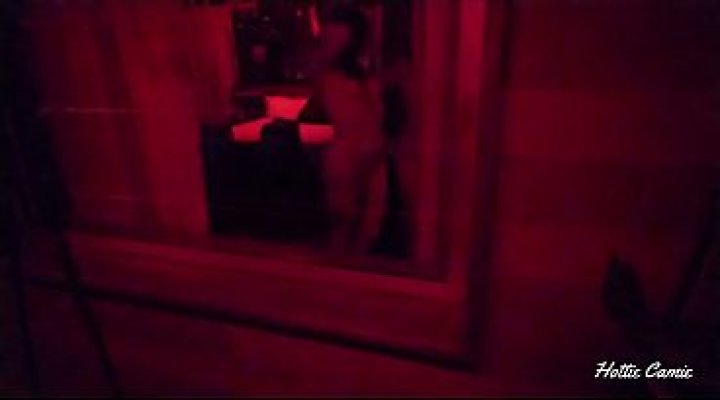 Grabo A Una Culona Desde La Ventana Del Cuarto Mientras Se Masturba.