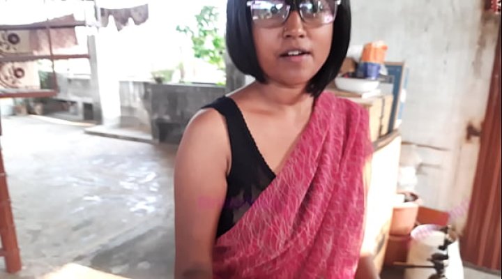 Why Indian Women Looks So Sexy In Red Saree ?