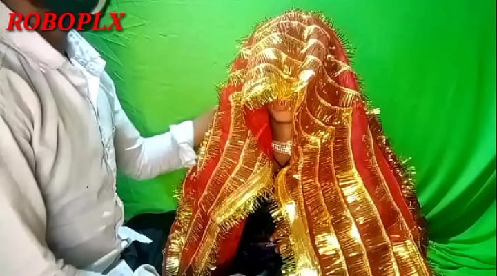 Mere Hausband Ne Sadi Saal Ke Moka Par Manai Suhagrat