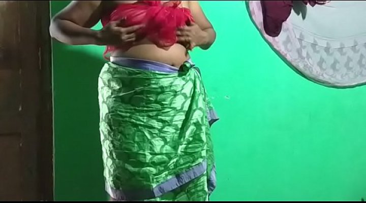 Desi  Indian Horny Tamil Telugu Kannada Malayalam Hindi Vanitha Showing Big Boobs And Shaved Pussy  Press Hard Boobs Press Nip Rubbing Pussy Masturbation Using Green Candle